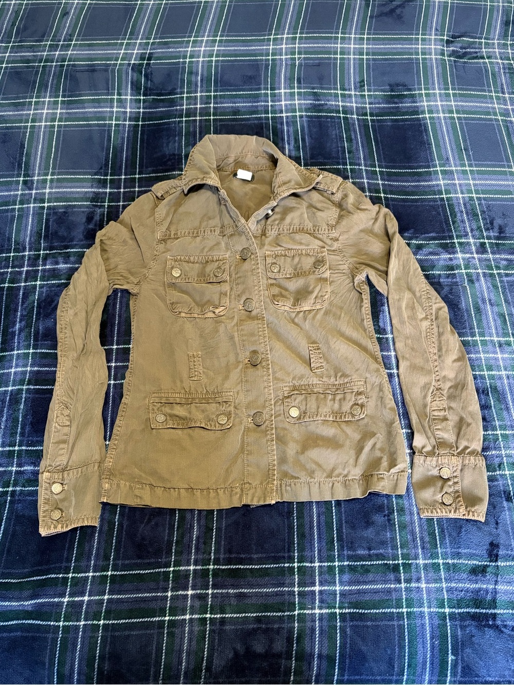 Y2K 2000s J.Crew Army green jacket w/cute button details. Size XS.